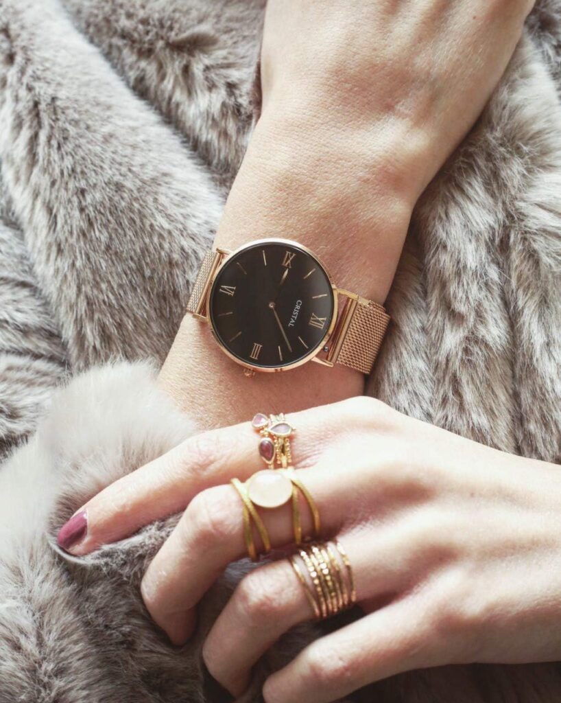Montre Cristal Rose : Une Élégance Incomparable pour Célébrer l'Amour à la Saint-Valentin 62 Montre Cristal Rose : Une Élégance Incomparable pour Célébrer l'Amour à la Saint-Valentin