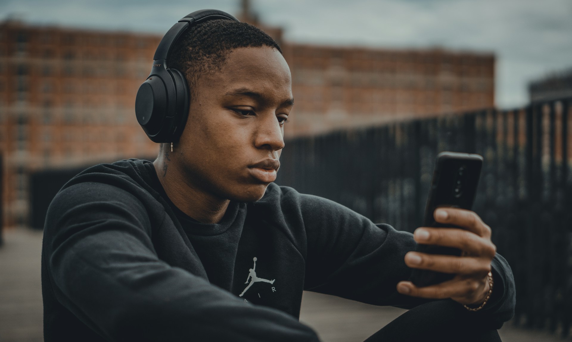 Numérique : les jeunes Camerounais et leurs usages des réseaux sociaux, vidéos, IA, etc.