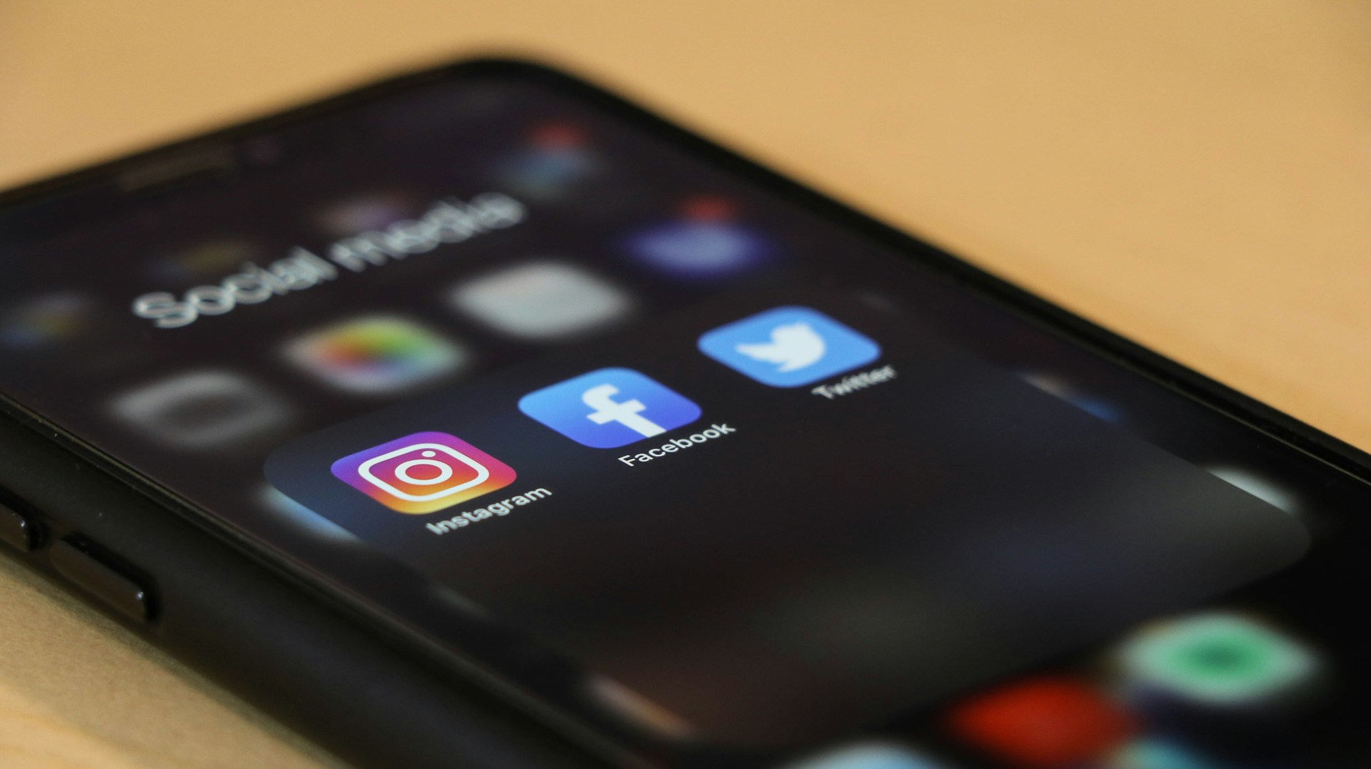 Fakes news : Le Cameroun s’engage contre les discours toxiques sur les réseaux sociaux