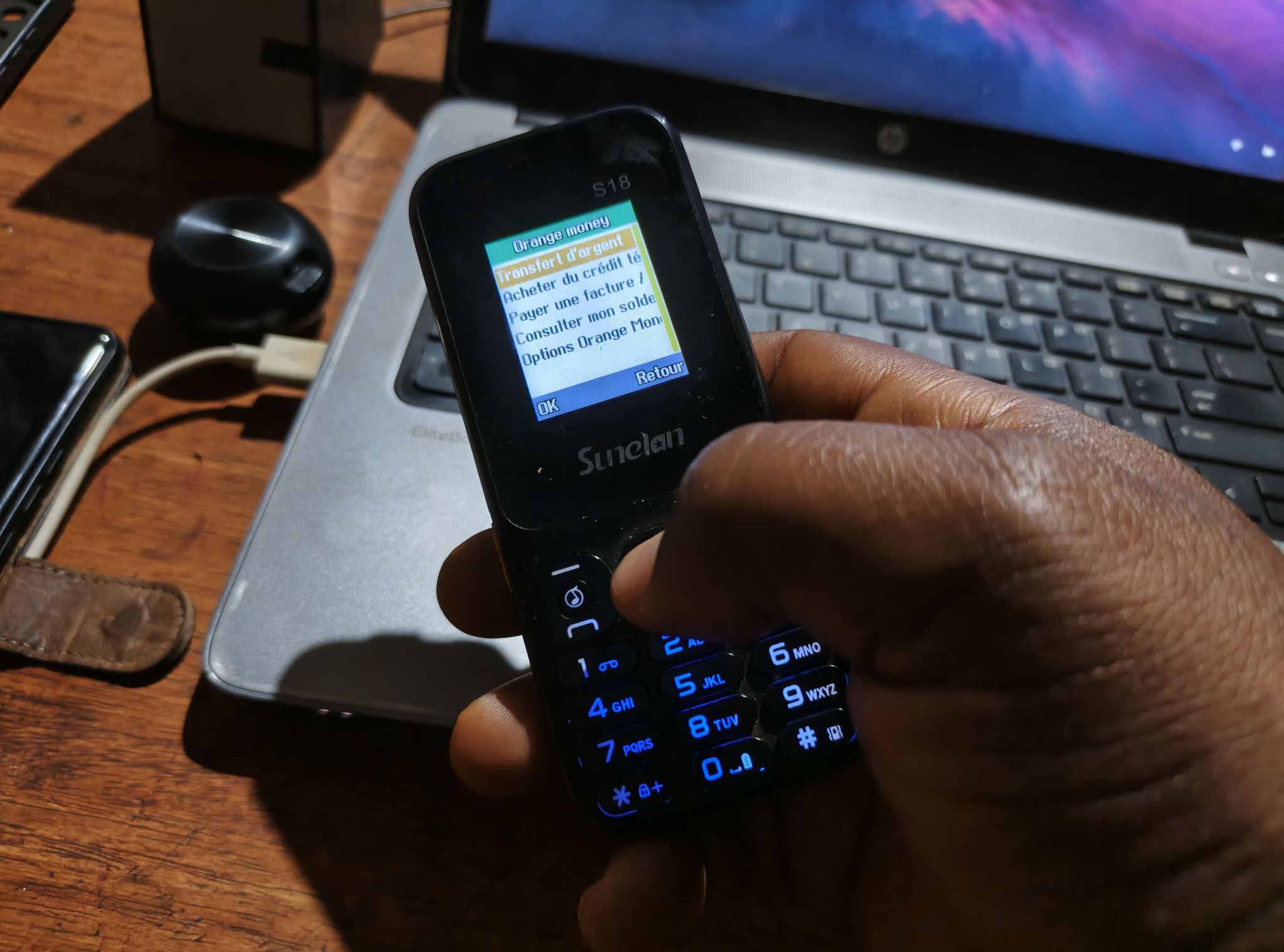 Feature Phones : comment faire des transactions Mobile Money sans taper de code USSD ?