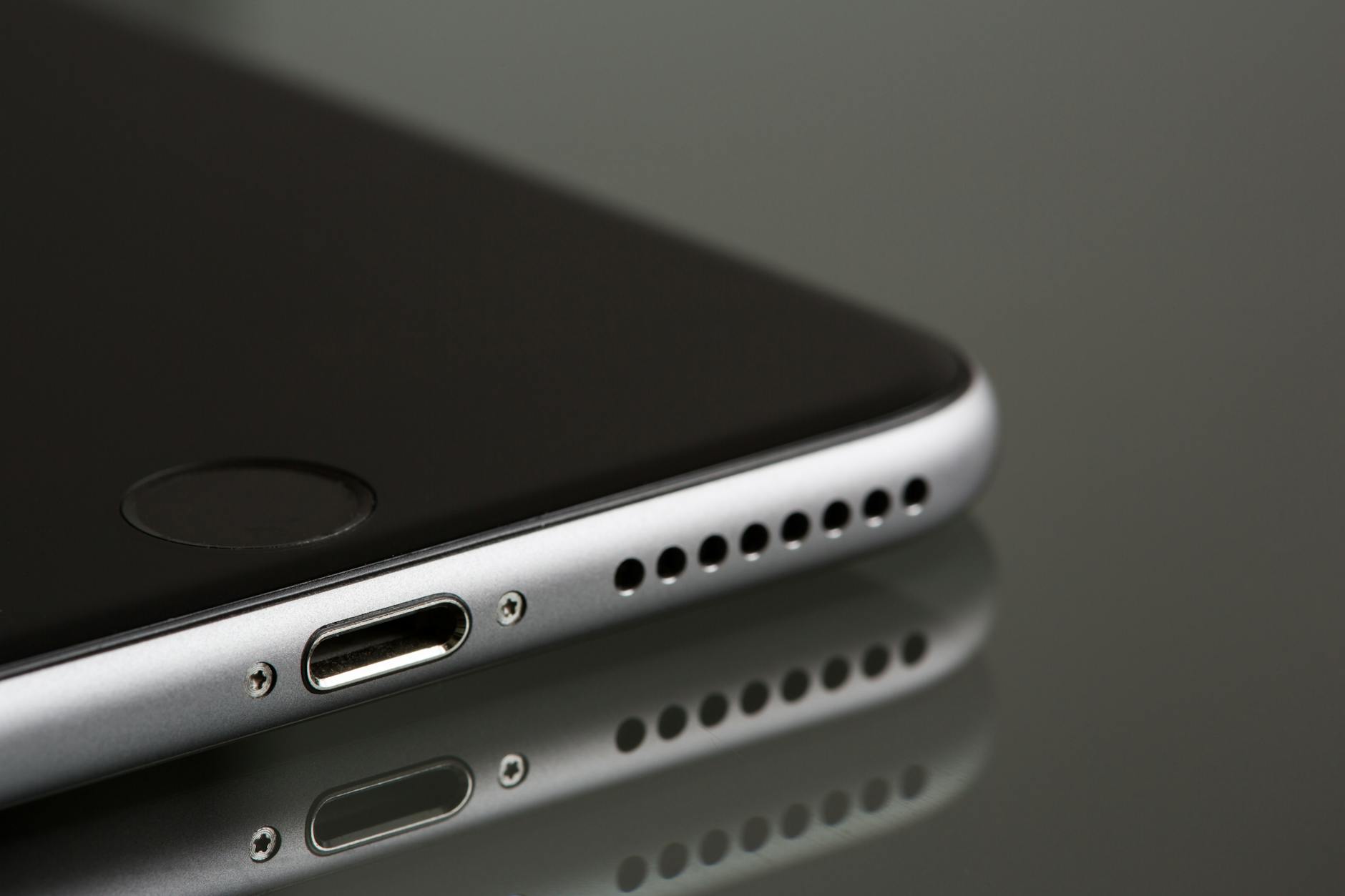 Smartphones neufs vs reconditionnés : entre performance, budget et écologie