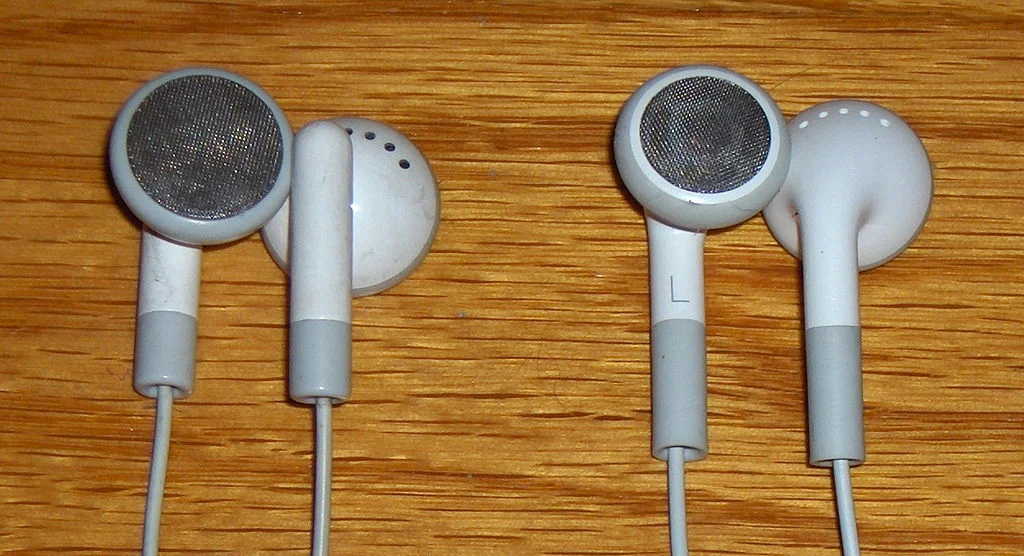 1024px IPod Earbuds