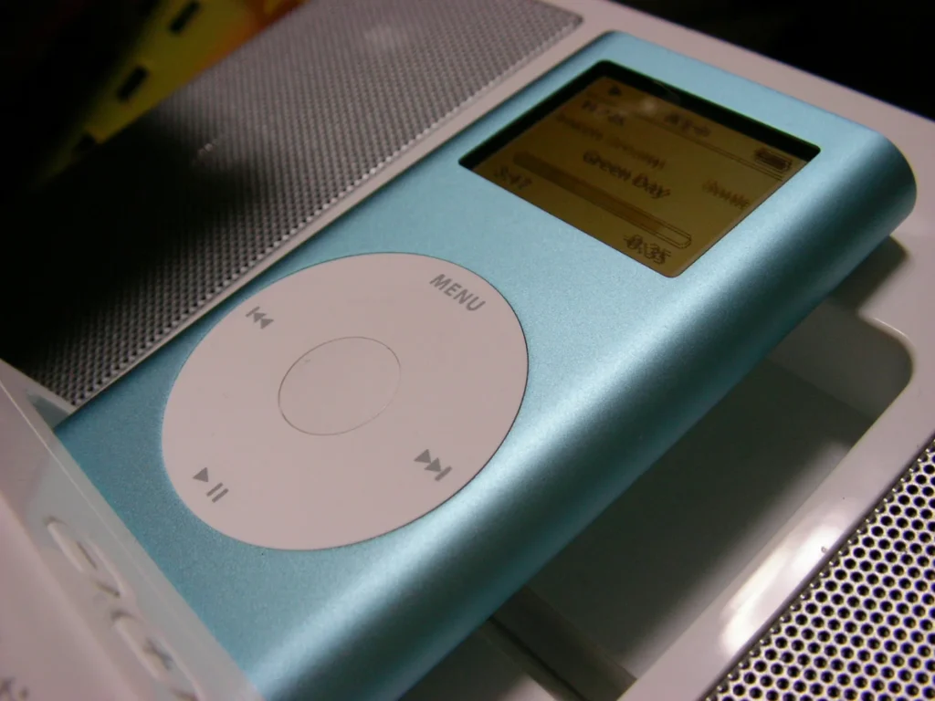 Apple iPod mini blue 2005 03 07 resized