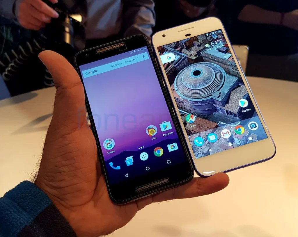 Android, la Révolution Silencieuse : Récit d’un Empire Mobile Bâti sur l’Ouverture, l’Audace et la Donnée 62 Google Pixel vs Nexus 5X fonearena 01