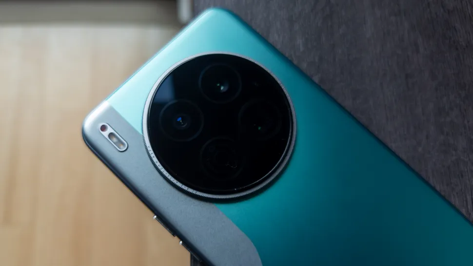 TECNO CAMON 40 Premier 5G : L’Expérience Smartphone Ultime est (Enfin) Disponible au Cameroun