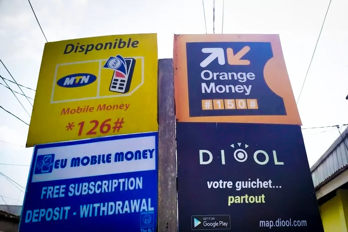 En 2025, MTN MoMo et Orange Money dominent le Mobile Money au Cameroun. Sécurité, accessibilité, frais, support client : comparez les deux services et découvrez lequel est le plus fiable pour vos paiements numériques au quotidien.