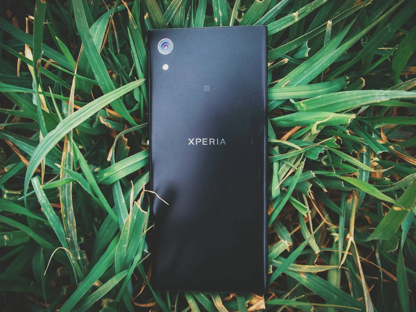 close up photo of mobile phone on grass