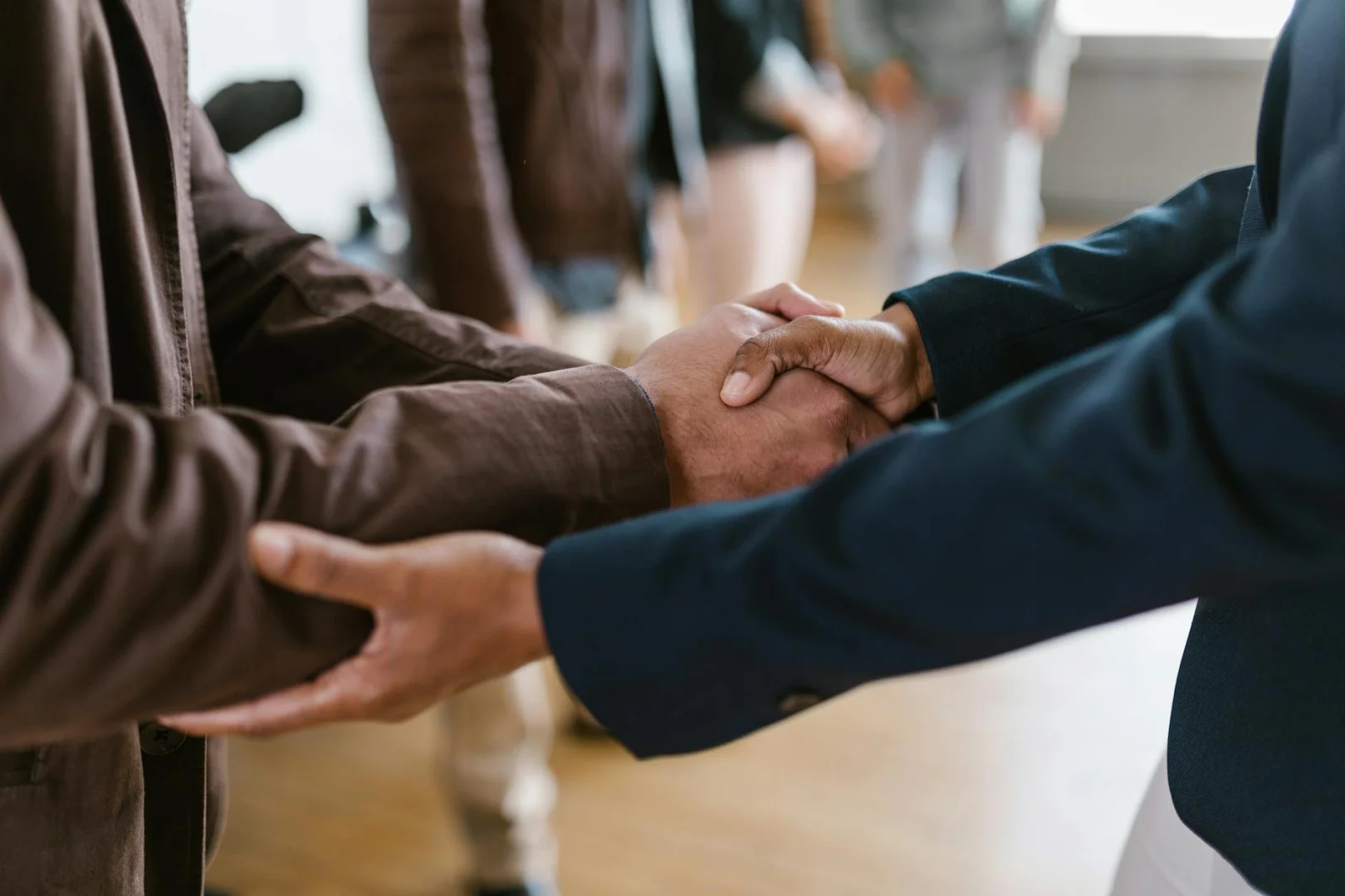 Startup Tech au Cameroun : Comment Réussir avec un Budget Limité (Guide Complet) 62 marketing businessman exit relationship