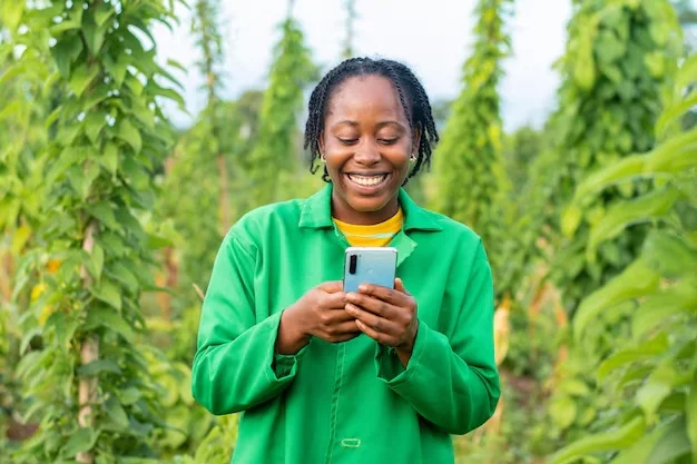 Cameroun - Révolution Digital : Les 10 Startups Tech à Suivre en 2025 66 productrice heureuse