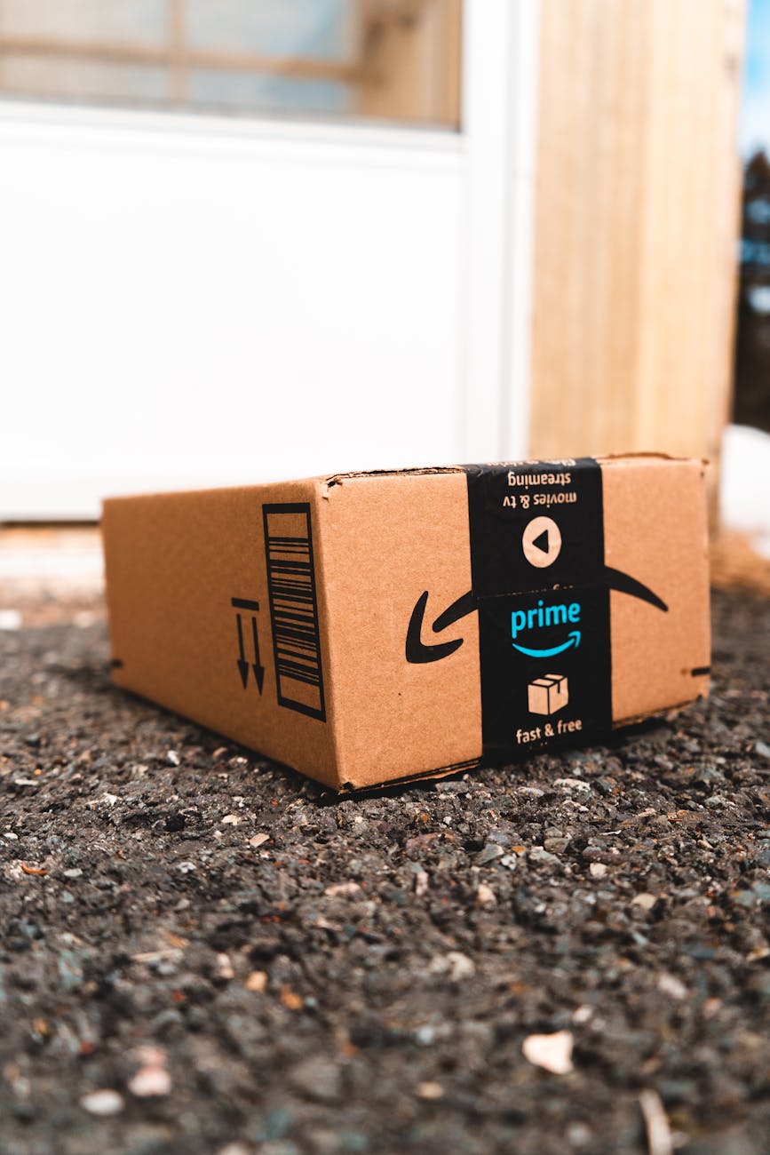 Amazon Prime Day 2025 : Quatre Jours de Promotions Exceptionnelles pour les Consommateurs Français 64 amazon prime package on the porch put upside down