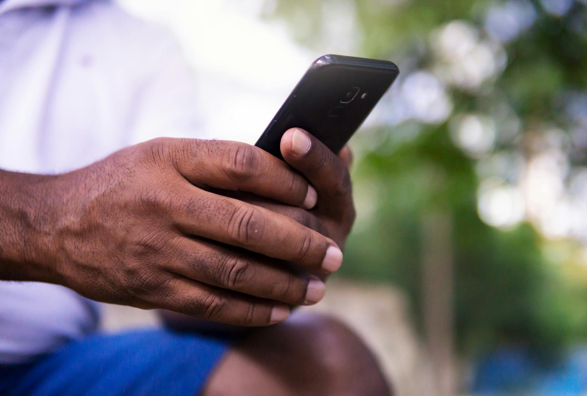 Quel Smartphone Haut de Gamme Choisir en 2025 ? Le Guide Complet pour les Pros