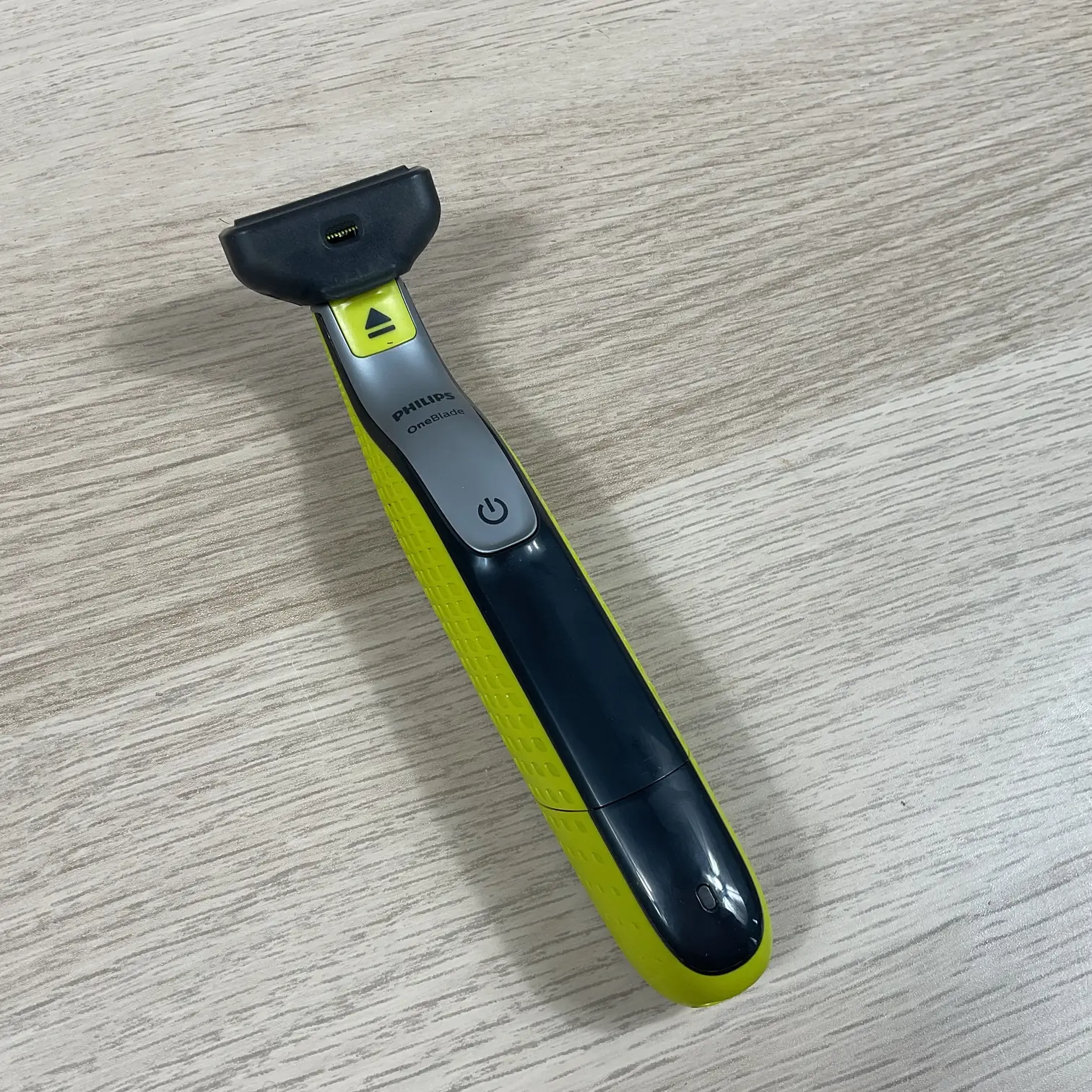 Philips OneBlade 360 QP2734/30 : une solution de rasage hybride aboutie, en promotion chez Amazon FR