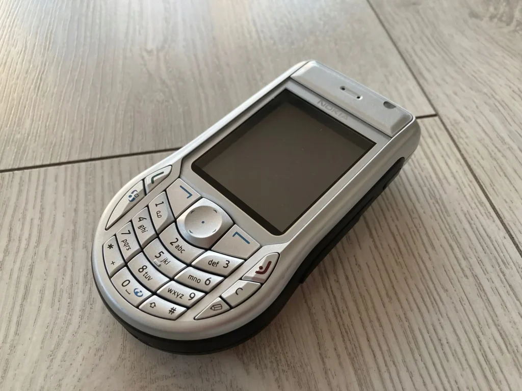 Avant l’iPhone, il y avait le Nokia 6630 : le smartphone qui a connecté le monde 62 Nokia 6630 1