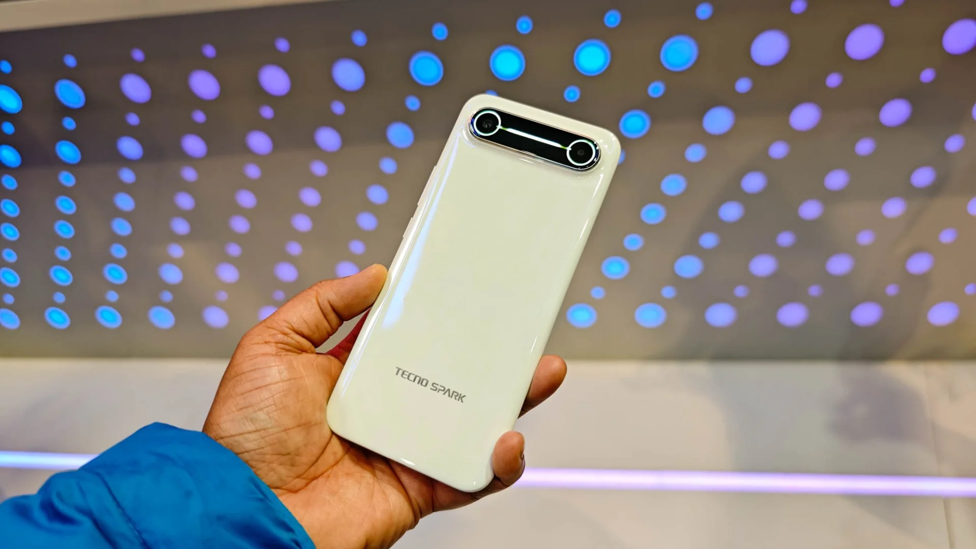 TECNO, ITEL & INFINIX : Transsion Holdings consolide son hégémonie en Afrique et relègue Samsung et Xiaomi loin derrière 69 Marché africain des smartphones : Transsion (Tecno, Itel, Infinix) s’impose face à Samsung et Xiaomi au T2 2025