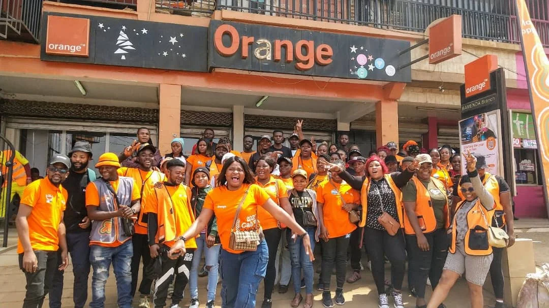 Orange Cameroun face à la justice : 157 ex-employés exigent 3 milliards FCFA de primes d’ancienneté