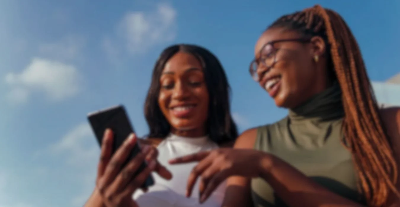 Sites de rencontres en ligne : entre espoirs d’amour et réalités complexes
