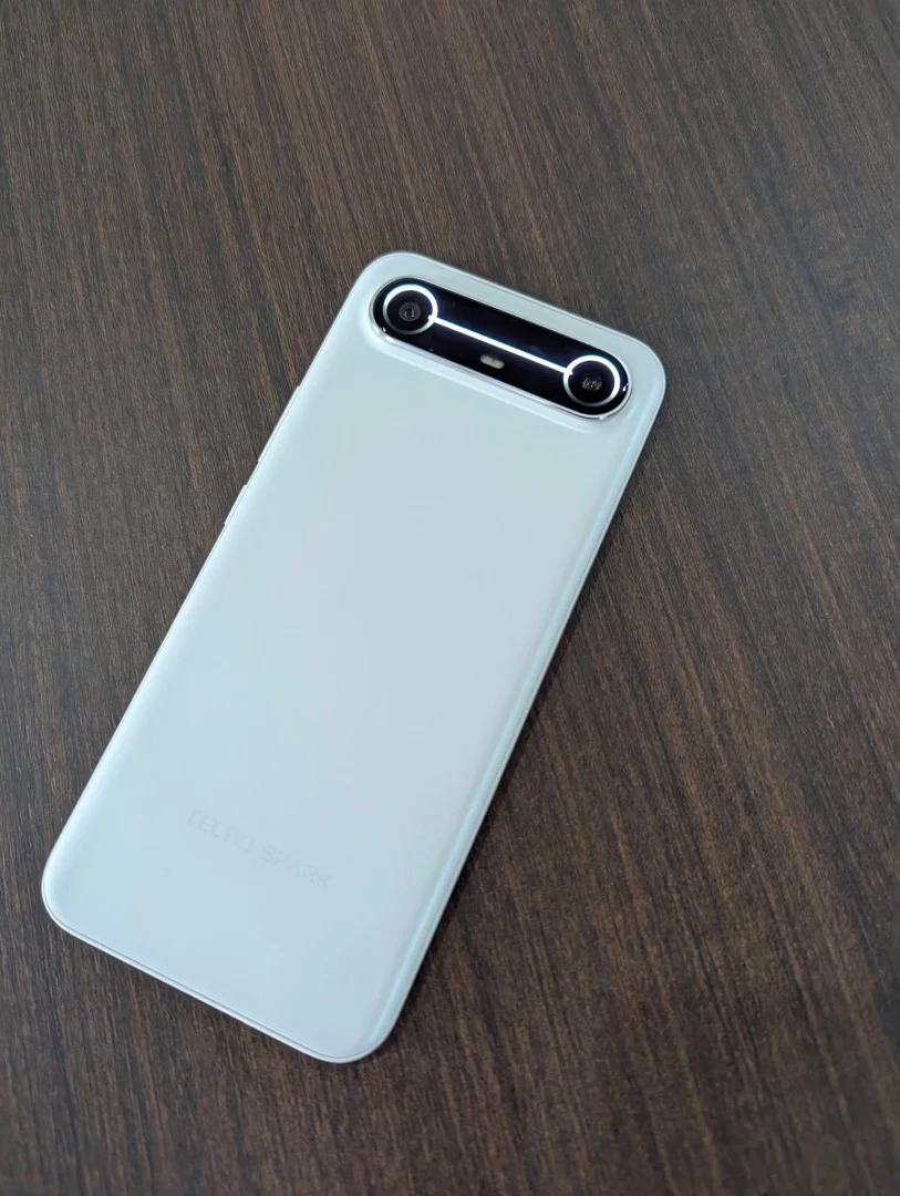 TECNO Spark Slim : ultrafin (5,93 mm), autonomie solide et prix Cameroun 160k FCFA