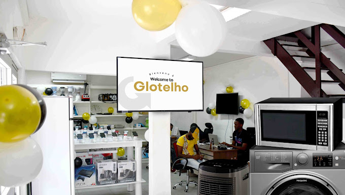 Smartphones, TV, électroménager… comment Glotelho veut démocratiser les bons plans au Cameroun à l'heure de la guerre des prix 62 Vue intérieure de l’agence Glotelho de Soudanaise à Douala, avec des produits électroménagers exposés et une décoration aux couleurs jaune, blanc et noir de la marque.