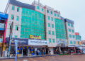 Façade de l'agence GLOTELHO de Bafoussam, située à l'immeuble Nguimatio en face de l'entrée de la cathédrale, spécialisée dans la vente de produits High-Tech et le e-commerce au Cameroun.