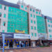 Façade de l'agence GLOTELHO de Bafoussam, située à l'immeuble Nguimatio en face de l'entrée de la cathédrale, spécialisée dans la vente de produits High-Tech et le e-commerce au Cameroun.
