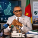 Fongod Edwin Nuvaga, Directeur général des Douanes du Cameroun, lors d'une illustration sur le dédouanement électronique des smartphones, l'IMEI et les taxes sur les téléphones portables.