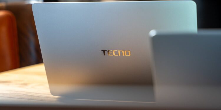 Ordinateur portable TECNO MegaBook présenté lors d'une démonstration de la gamme de PC du constructeur chinois