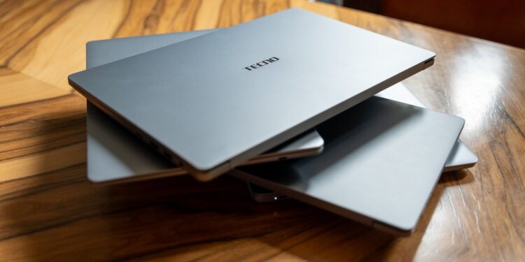 Ordinateur portable TECNO MegaBook présenté lors d'une démonstration de la gamme de PC du constructeur chinois
