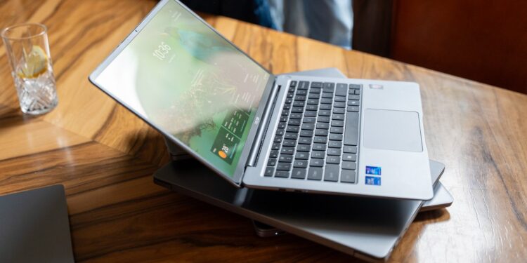 Ordinateur portable TECNO MegaBook présenté lors d'une démonstration de la gamme de PC du constructeur chinois