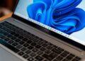 Ordinateur portable TECNO MegaBook présenté lors d'une démonstration de la gamme de PC du constructeur chinois