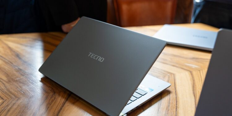 Ordinateur portable TECNO MegaBook présenté lors d'une démonstration de la gamme de PC du constructeur chinois