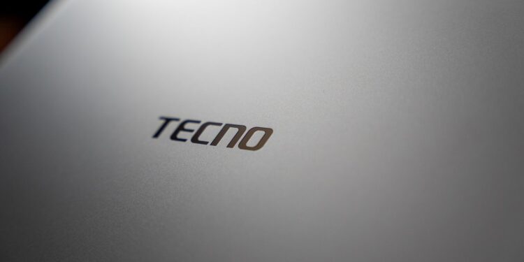 Ordinateur portable TECNO MegaBook présenté lors d'une démonstration de la gamme de PC du constructeur chinois