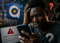Ayoba : de 35 millions d'utilisateurs à la fermeture, pourquoi MTN a retiré son « WhatsApp africain » du Google Play Store 74 Illustration d'un utilisateur africain inquiet devant la disparition d'Ayoba du Google Play Store, avec le logo de l'application brisé en arrière-plan, symbolisant la fin de la messagerie de MTN.