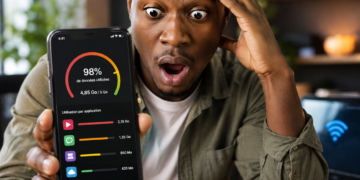 Forfait Internet qui fond vite ? 7 réglages à vérifier avant de racheter des Go 31 Jeune homme africain surpris en découvrant la forte consommation de données mobiles sur son smartphone