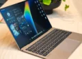 Dell XPS Googlebook affichant l’interface Googlebook OS sur un ordinateur portable