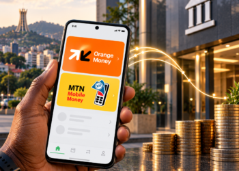 Un utilisateur consulte Orange Money et MTN Mobile Money sur un smartphone devant une banque, avec des piles de pièces illustrant les intérêts bancaires générés par les fonds cantonnés au Cameroun.
