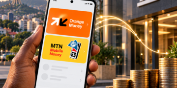 Un utilisateur consulte Orange Money et MTN Mobile Money sur un smartphone devant une banque, avec des piles de pièces illustrant les intérêts bancaires générés par les fonds cantonnés au Cameroun.